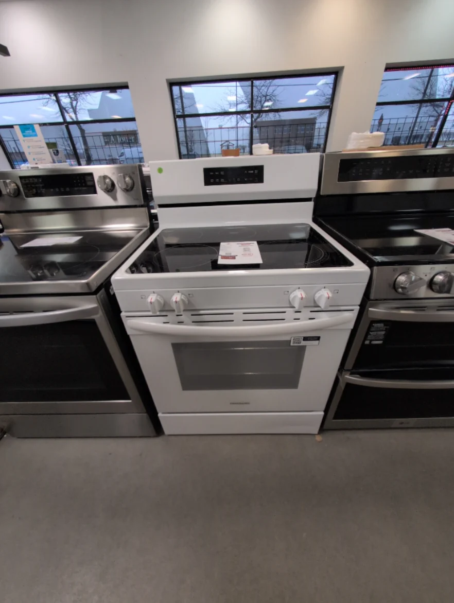 FCRE306CAW - RANGES - Frigidaire - Electric - White - Open Box - Image 2