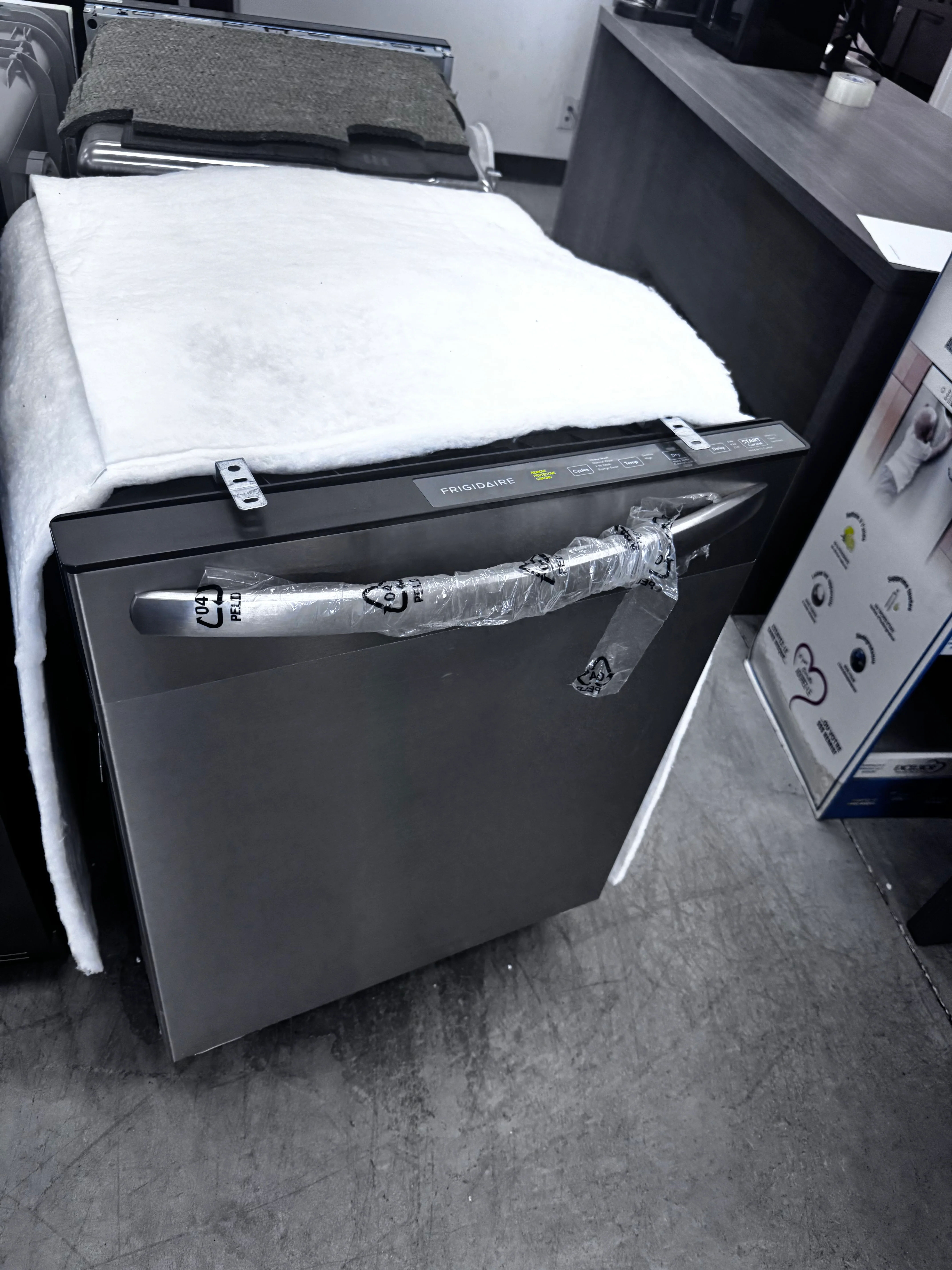 FDPH431LAF - DISHWASHERS - Frigidaire - Top Controls - Stainless Steel - Open Box - Image 4