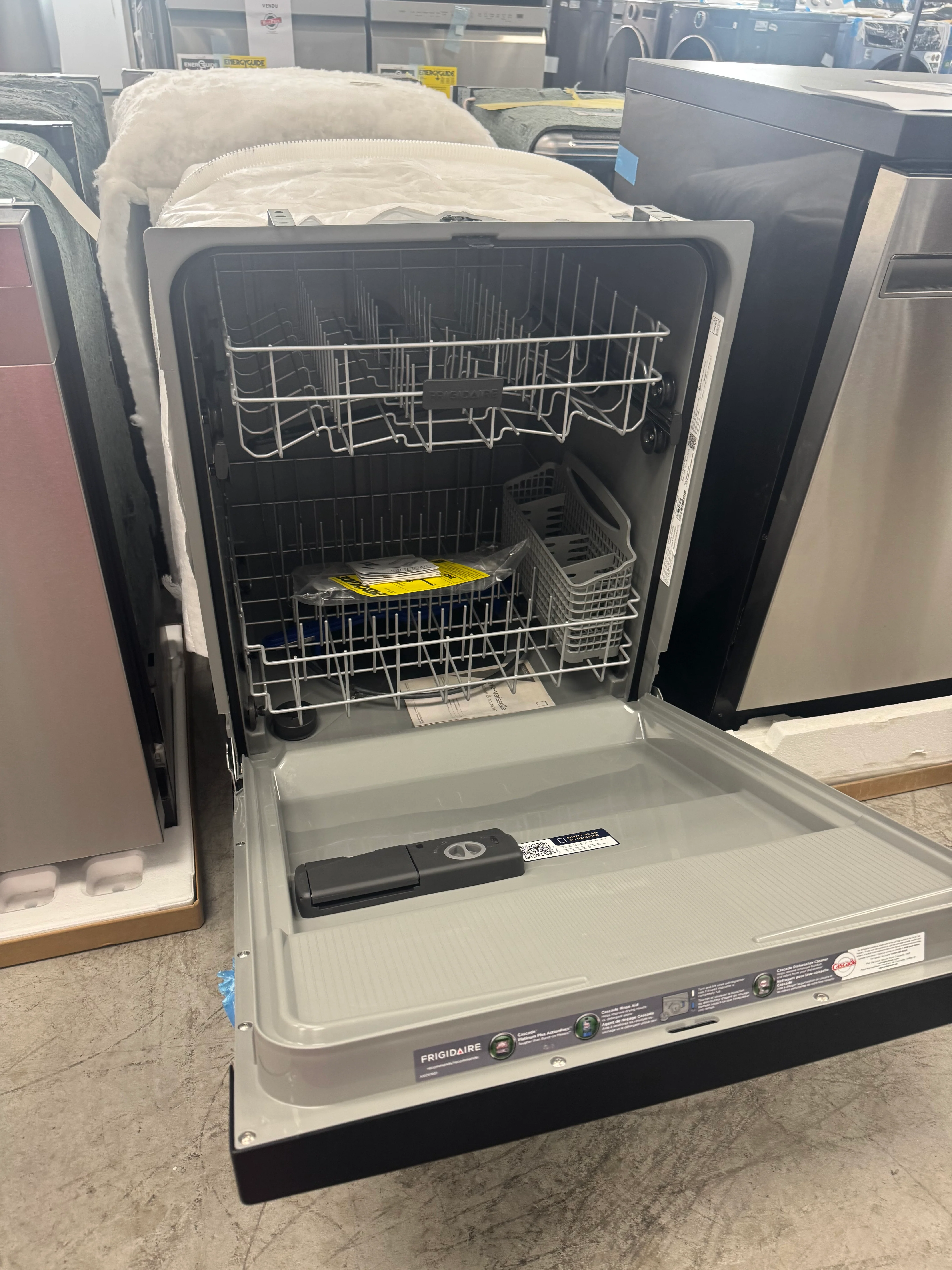 FFCD2413US - DISHWASHERS - Frigidaire - Front Controls - Stainless Steel - Open Box - Image 3
