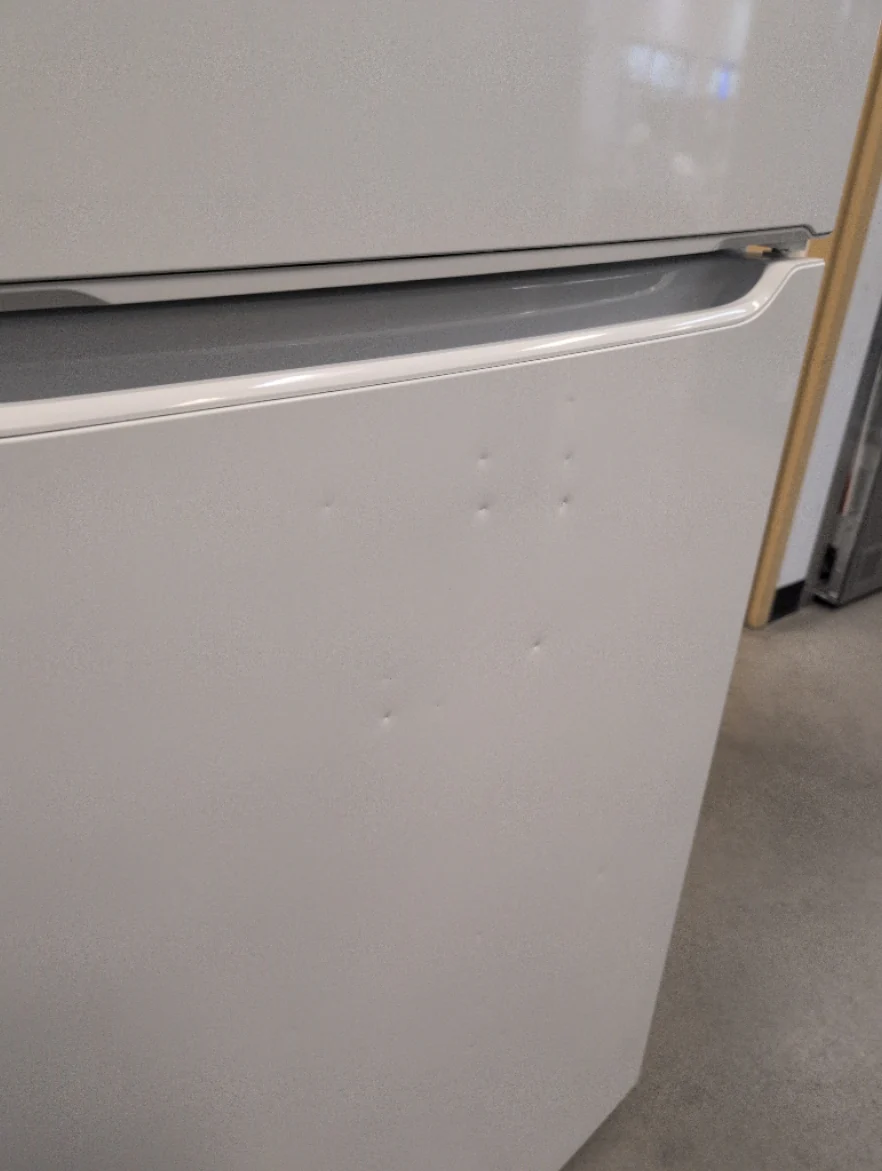 FFTR1835VW - REFRIGERATORS - Frigidaire - Top Freezer - White - Open Box - Image 2