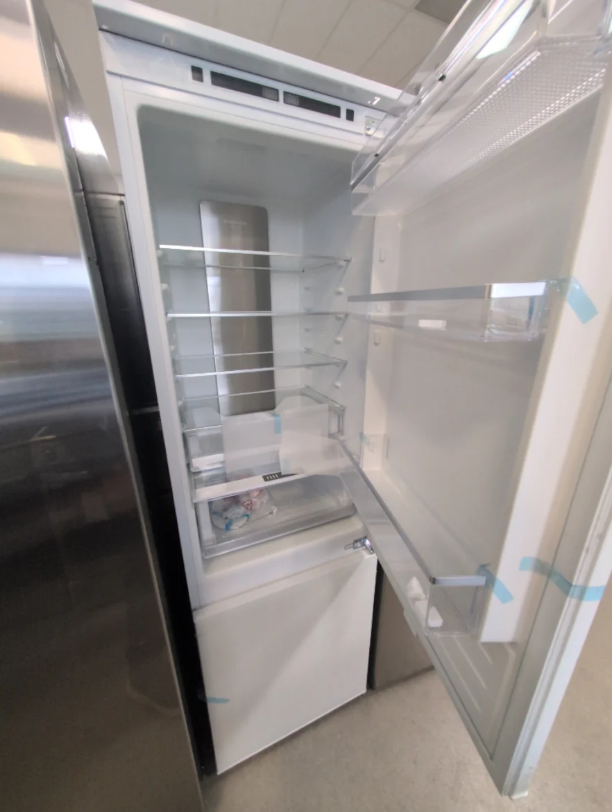 FM1BM22FBI - REFRIGERATORS - Fulgor Milano - Bottom Freezer - Panel Ready - Open Box - Image 2