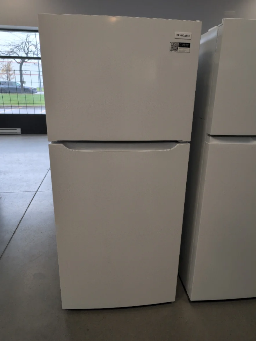 FRTE1835AW - REFRIGERATORS - Frigidaire - Top Freezer - White - Open Box - Image 2