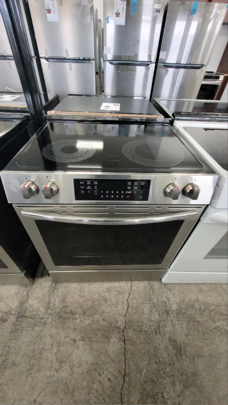 GCFE305CBF - RANGES - Frigidaire - Electric - Stainless Steel - Open Box - Image 2