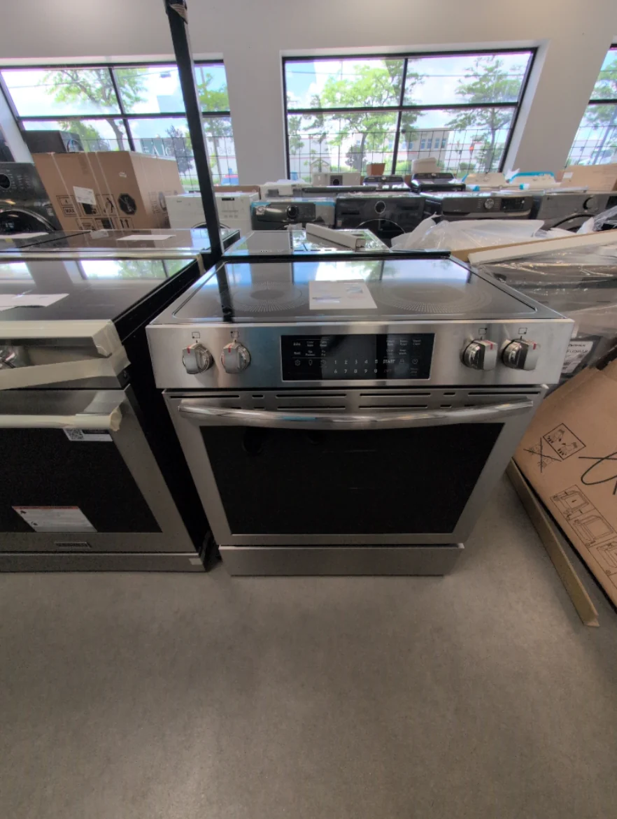GCFE305CBF - RANGES - Frigidaire - Electric - Stainless Steel - Open Box - Image 2