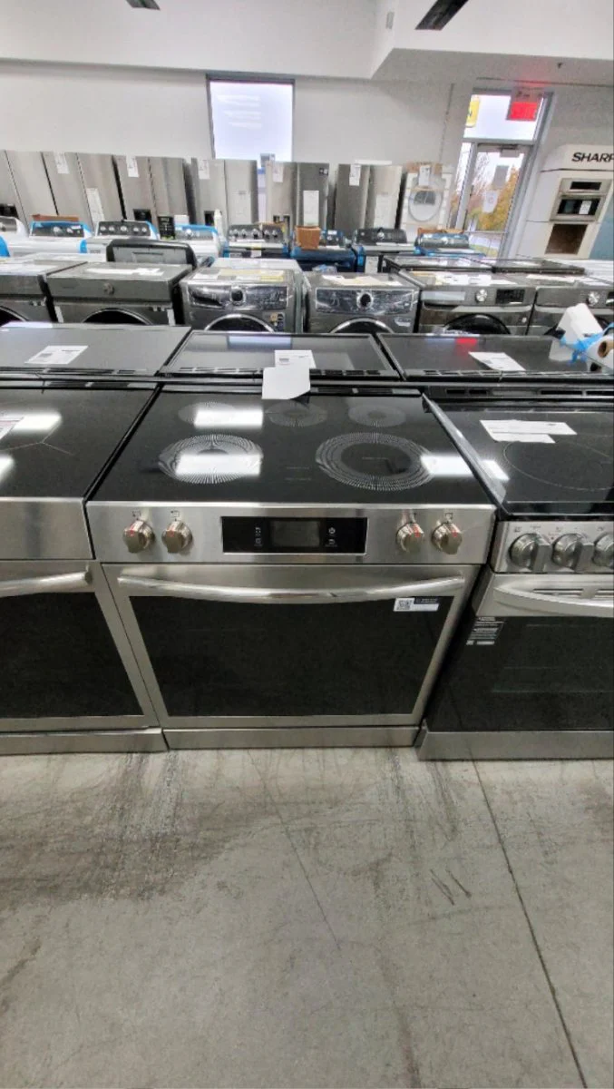 GCFE307CBF - RANGES - Frigidaire - Electric - Stainless Steel - Open Box - Image 3