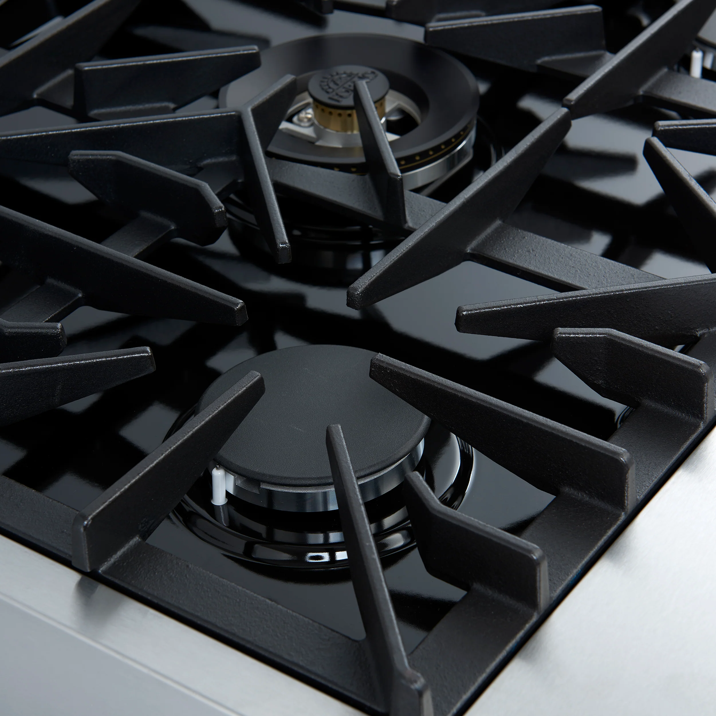 Giovanni 30-inch Gas Range Black & Antique Brass Design, 5 Burners 67,000 BTU, 4.32 cu.ft. Convection Oven - Image 3