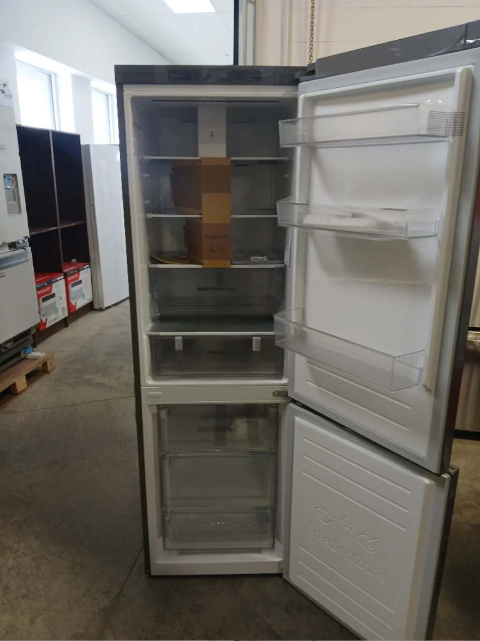 LBNC12231V - REFRIGERATORS - LG - Bottom Freezer - Silver - Open Box - Image 3