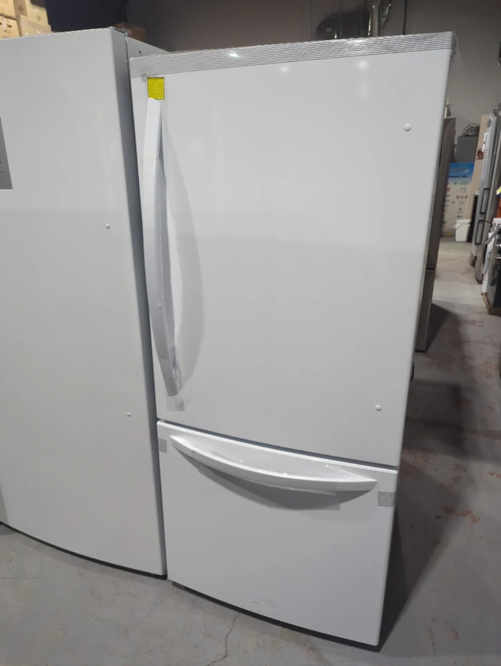 LRDNS2200W - REFRIGERATORS - LG - Bottom Freezer - White - Open Box - Image 2