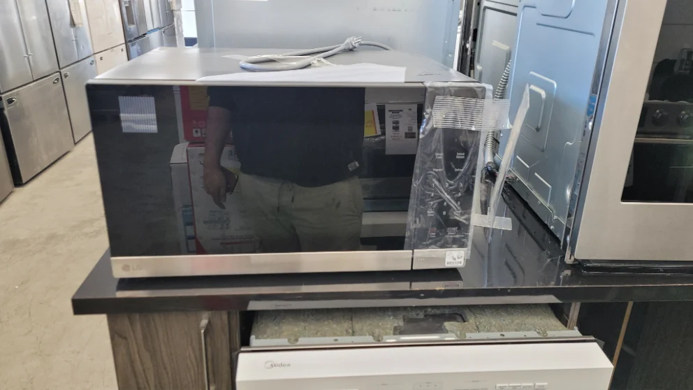 MSER2090S - MICROWAVES OVENS - LG - Countertop - Black - Open Box - Image 3
