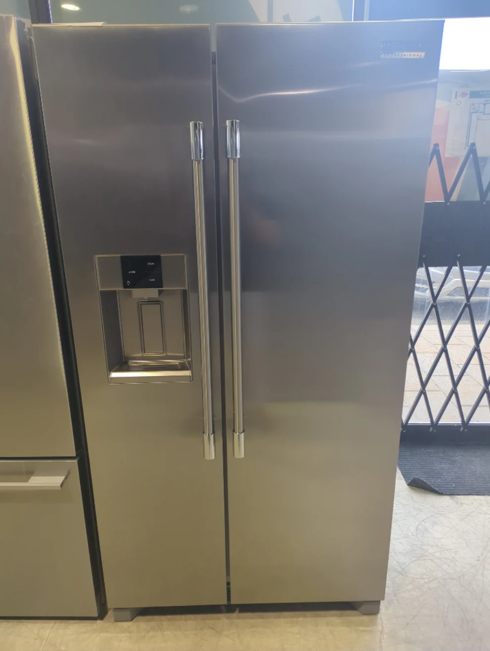 PRSC2222AF - REFRIGERATORS - Frigidaire Professional - Side by side - Stainless Steel - Open Box - Image 2